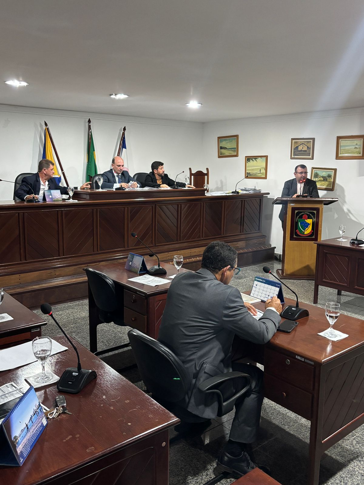RESUMO DA SESSÃO ORDINÁRIA DO DIA 04 DE NOVEMBRO DE 2025